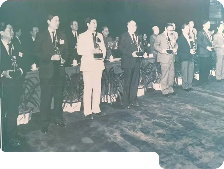 Zhang Ruimin (2nd from left) received the Enterprise Reform Innovation (Sails) Award.